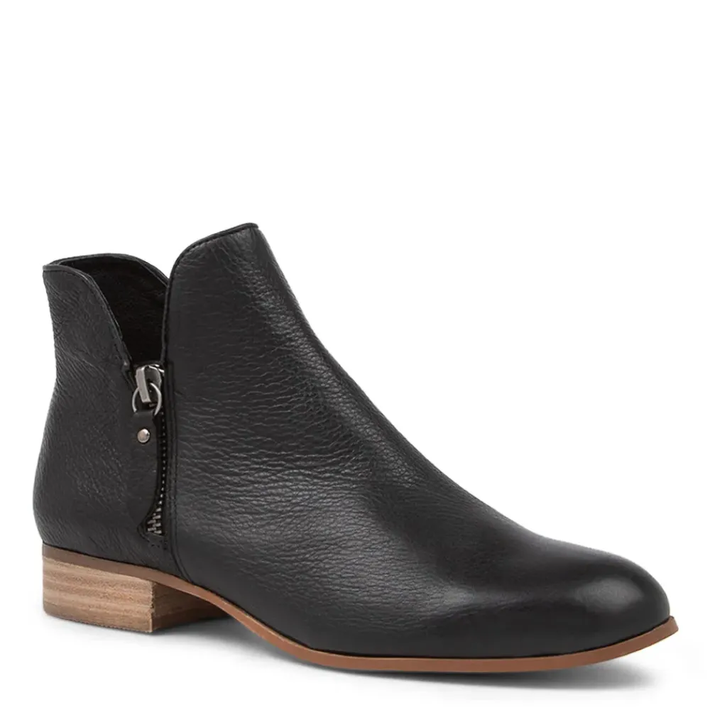 FAYE WOMENS FLAT BOOT